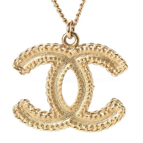 women's chanel necklace cc